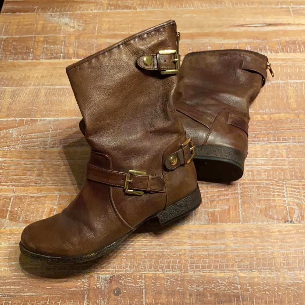 Buckle boots